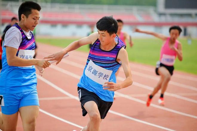 十大网赌app-奥运冠军来加油！2025年石景山区中小学生田径运动会精彩落幕